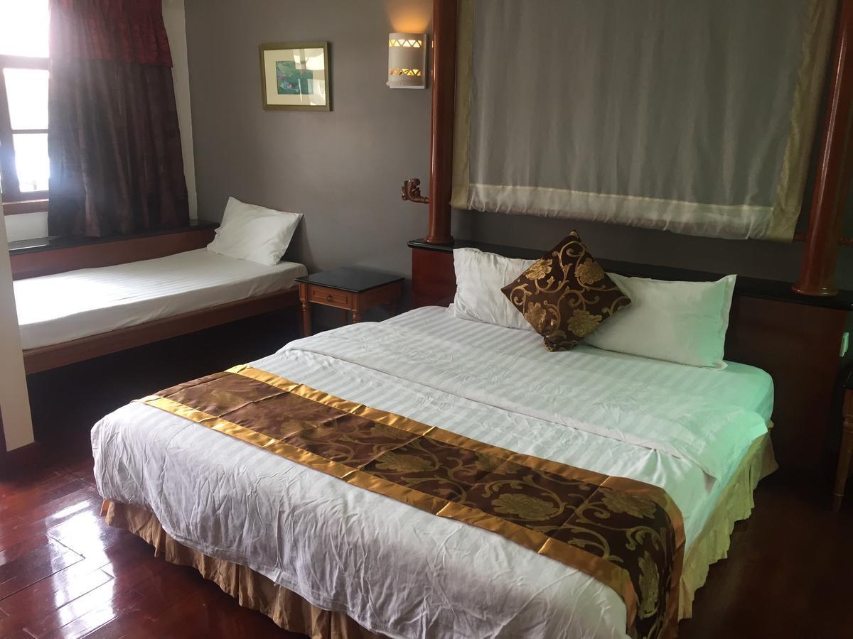 Private Water Chalet Port Dickson Bagian luar foto