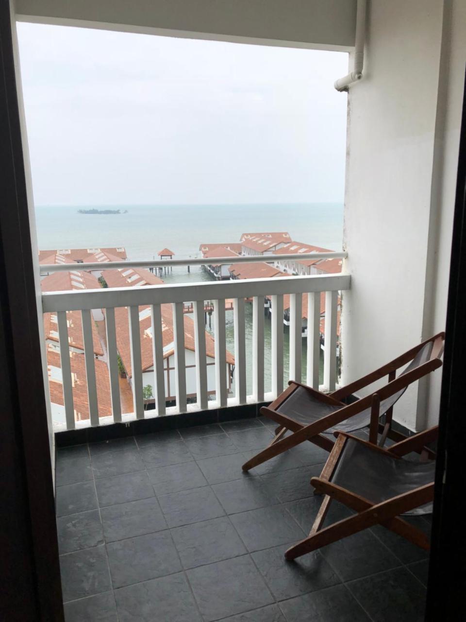 Private Water Chalet Port Dickson Bagian luar foto