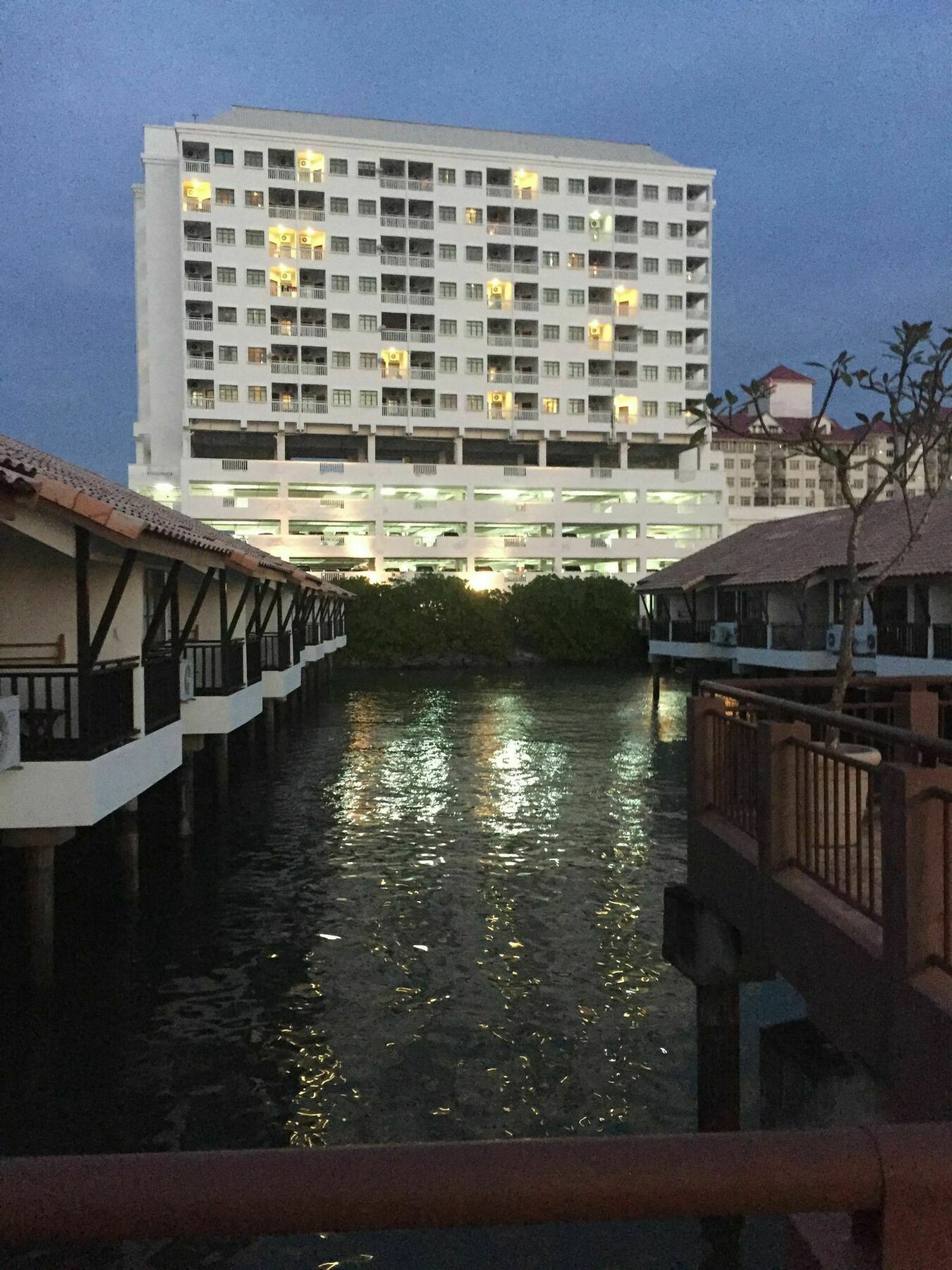Private Water Chalet Port Dickson Bagian luar foto